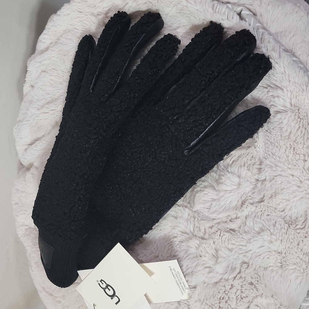 UGG Gloves
